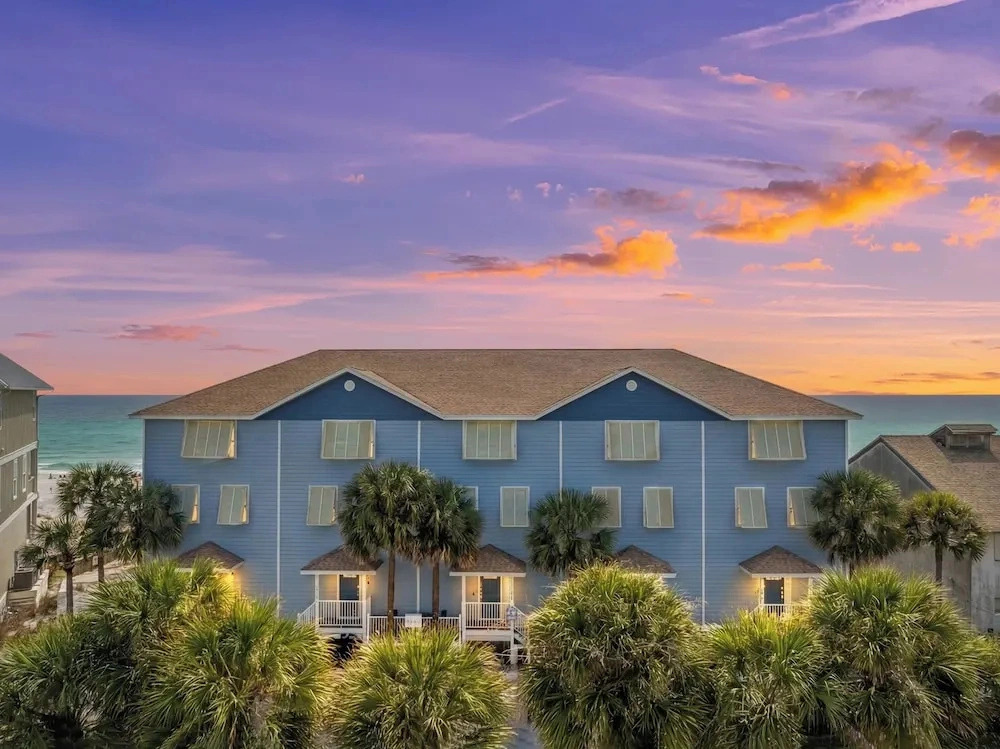 Beachfront Luxury! 4BR Townhouse W/pool & Stunning Gulf Views! Sleeps 10