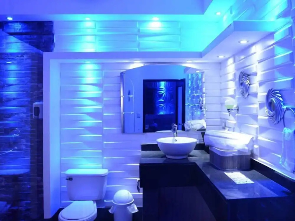 Luxury 14 Bedroom Villa Walking to Clubs/beaches!