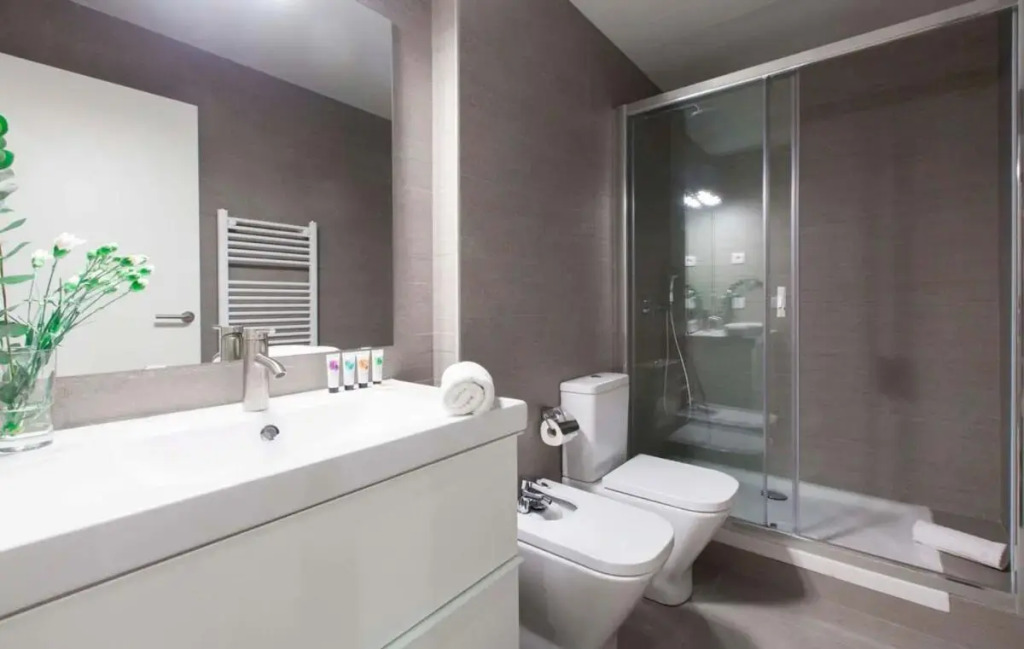 Perfectly located 4bed 4bath apartment in Barcelona 2 2