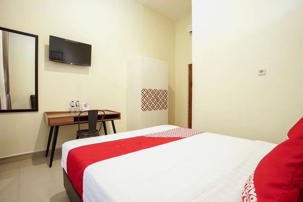 Eirini Family Homestay by OYO Rooms