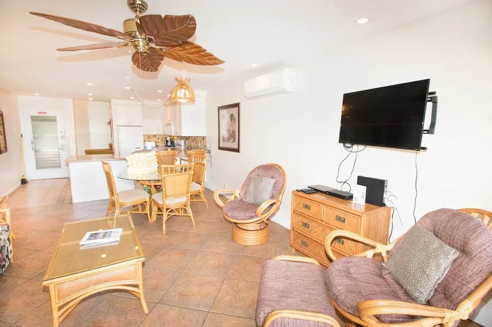 Kahana Sunset D8 2 Bedroom Condo by Redawning