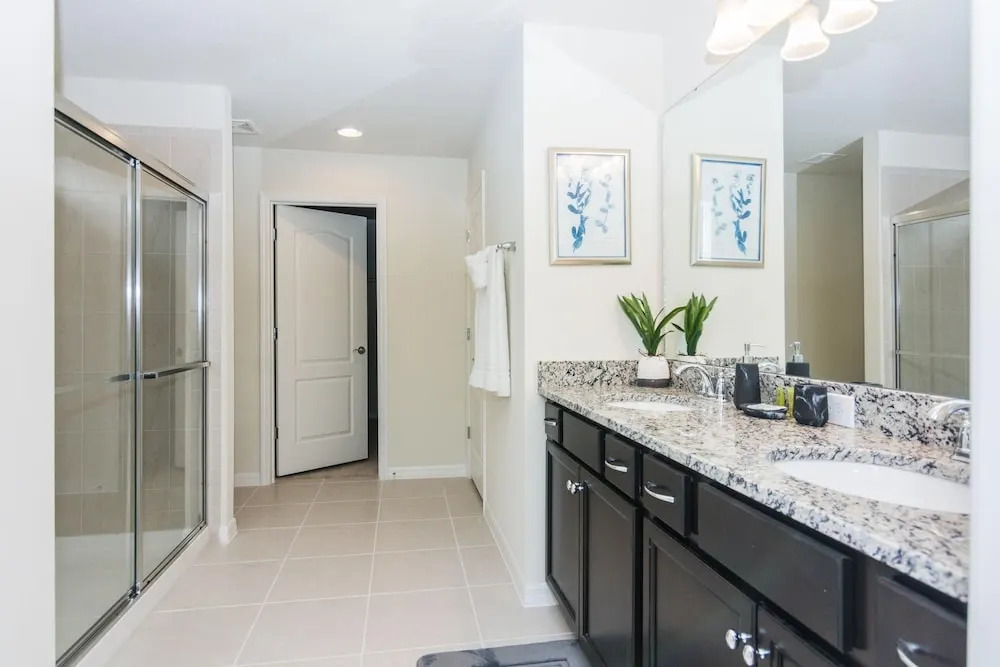 Lily Garden: Private Pool, BBQ Grill, 24/7 Support