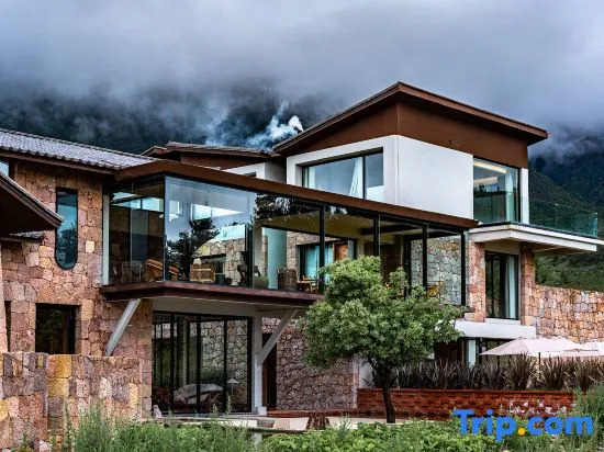 Lijiang Snow Mountain stone house