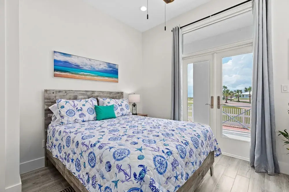 Seaside Rendezvous - Private Home Across From Community Park 4 Bedroom Home by RedAwning