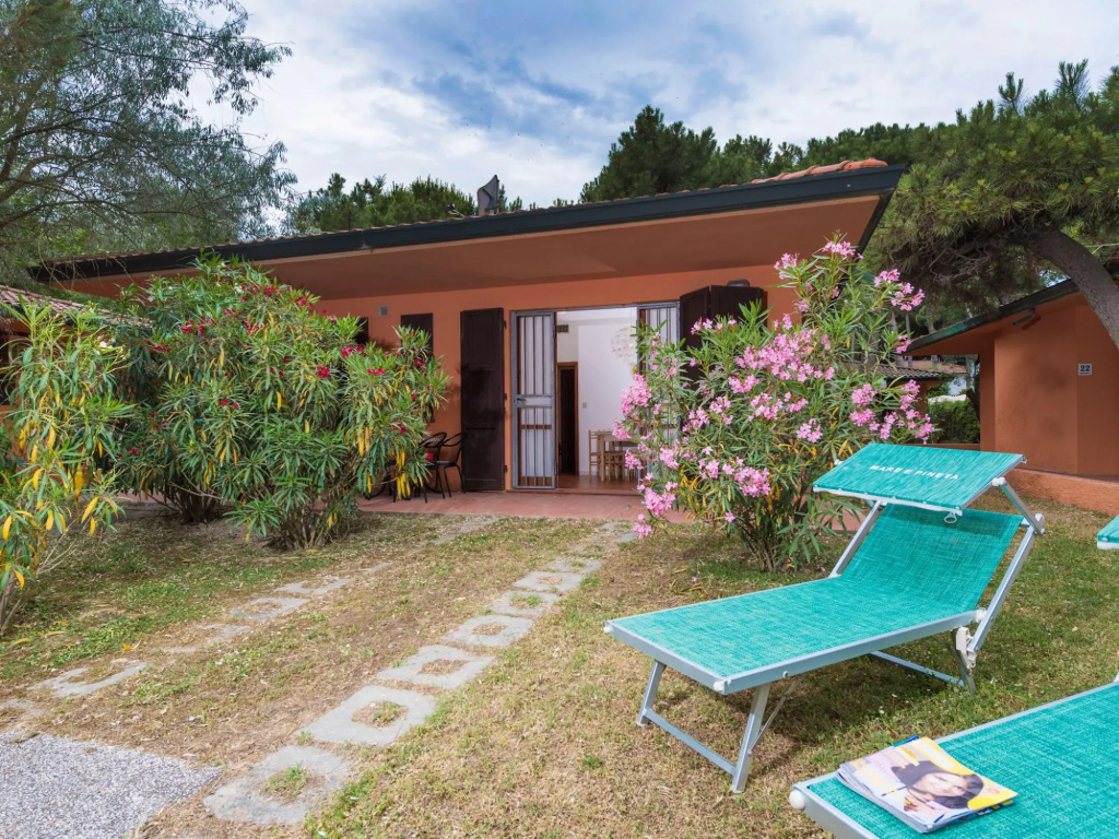 Bungalow outside the campsite on the Adriatic coast a few meters from the sea