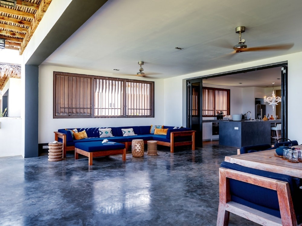 Lavish Villa by the Sea in Kralendijk With Pool