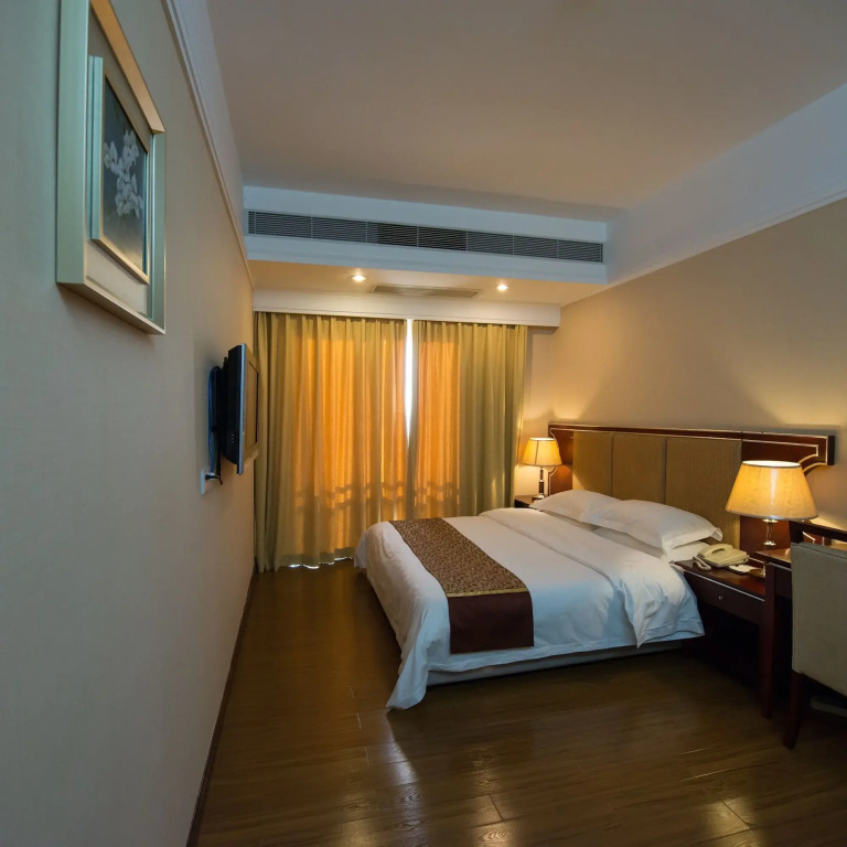 Yinfeng Hotel Guangzhou North Station Branch, Huacheng Road Subway Station Branch