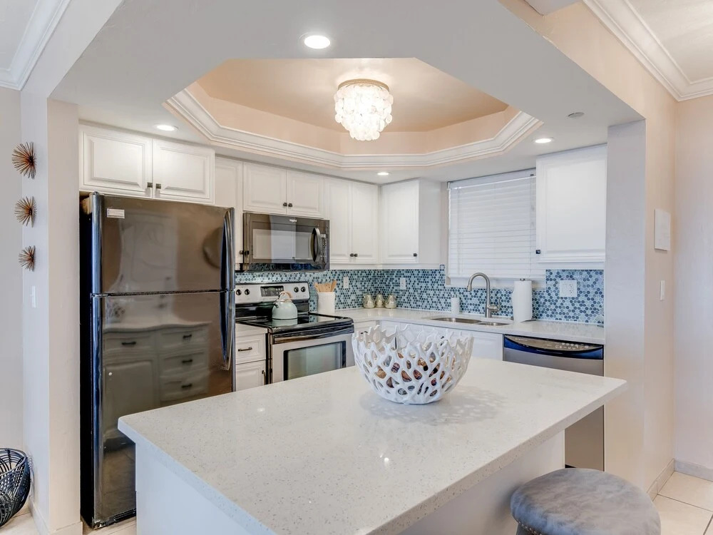 Beach Villas 703 Gulf-View with Pool, Beach Access & BBQ Area