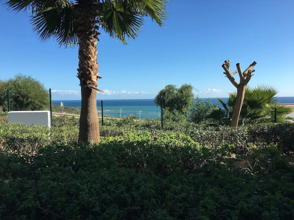 2 Bedrooms Apartment with Garden View