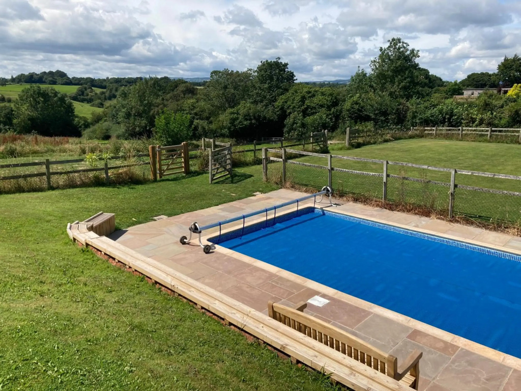 Little Pentre Barn with seasonal Swimming Pool