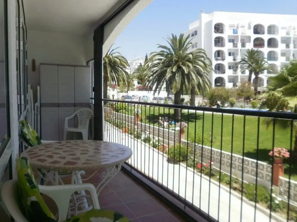 Apartamentos Carabeo Canovas Nerja