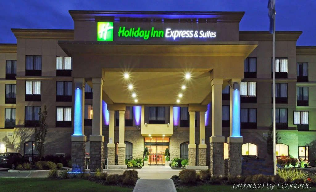 Holiday Inn Express & Suites - Belleville by IHG