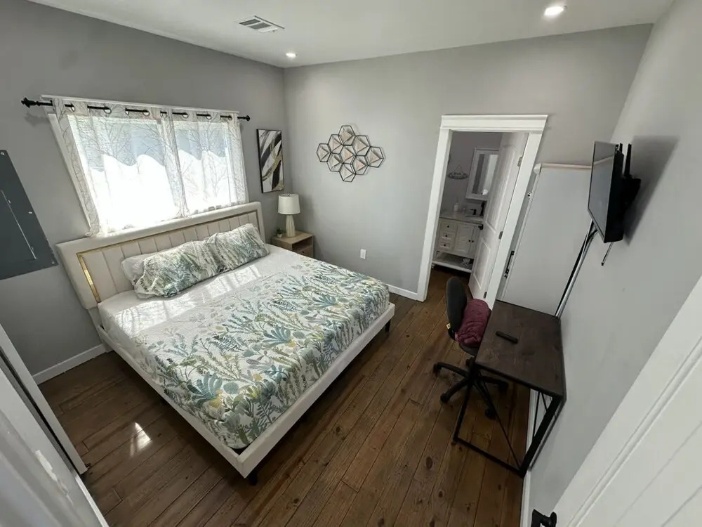 Cozy Seaside Cottage Escape
