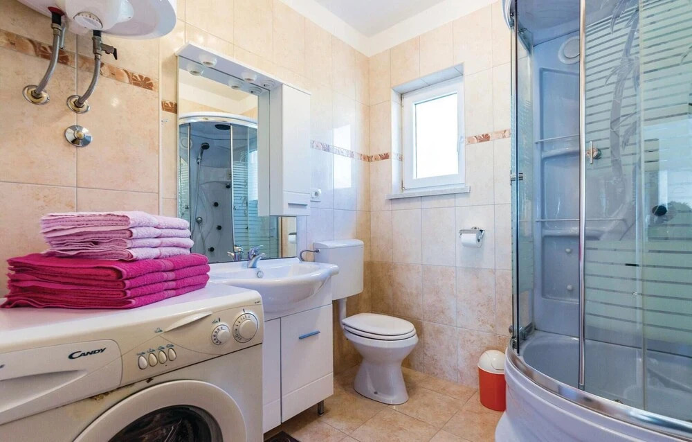 Nice Apartment in Jadranovo With 2 Bedrooms and Wifi