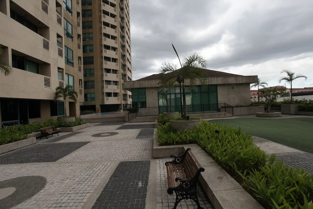 1 Br Robinsons Place Manila Rpr6