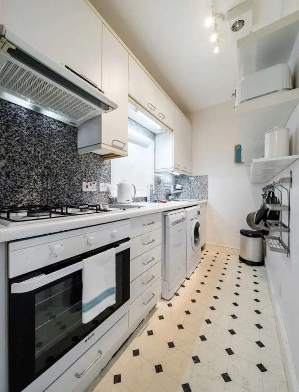 Elegant Earl's Court 2 bed 2 Bath Near Tube