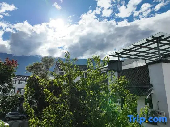 Lazy Getaway Mountain View Resort (Dali Ancient Town Branch