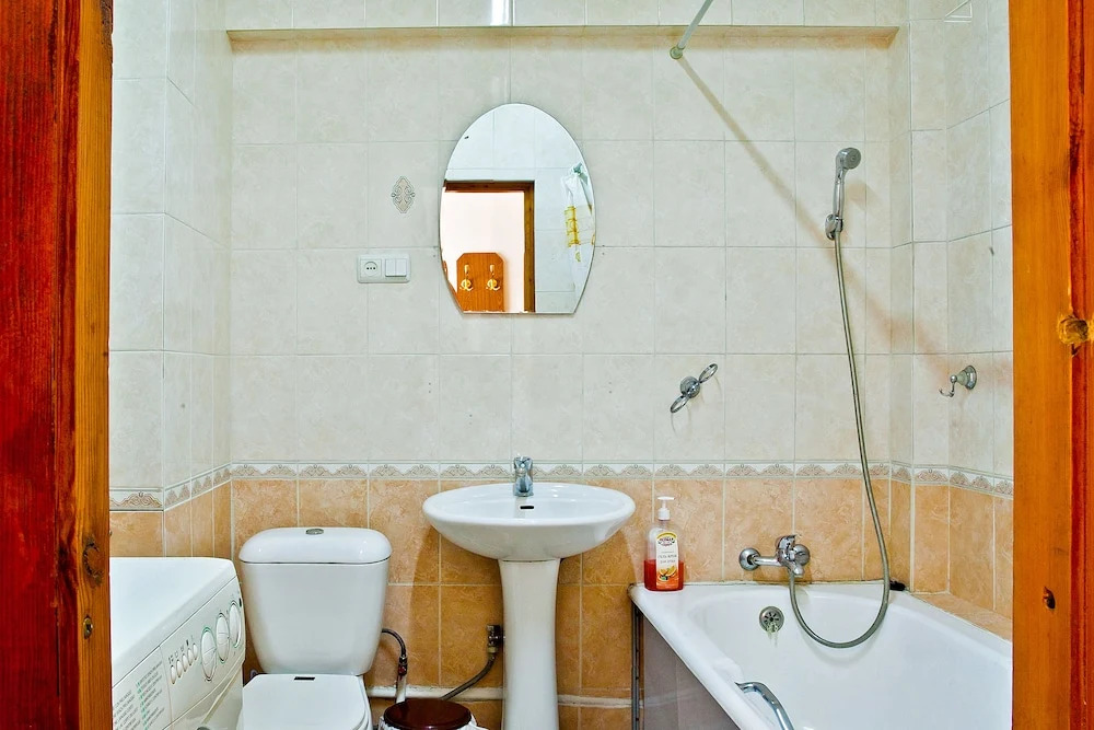 Lessor Apartments