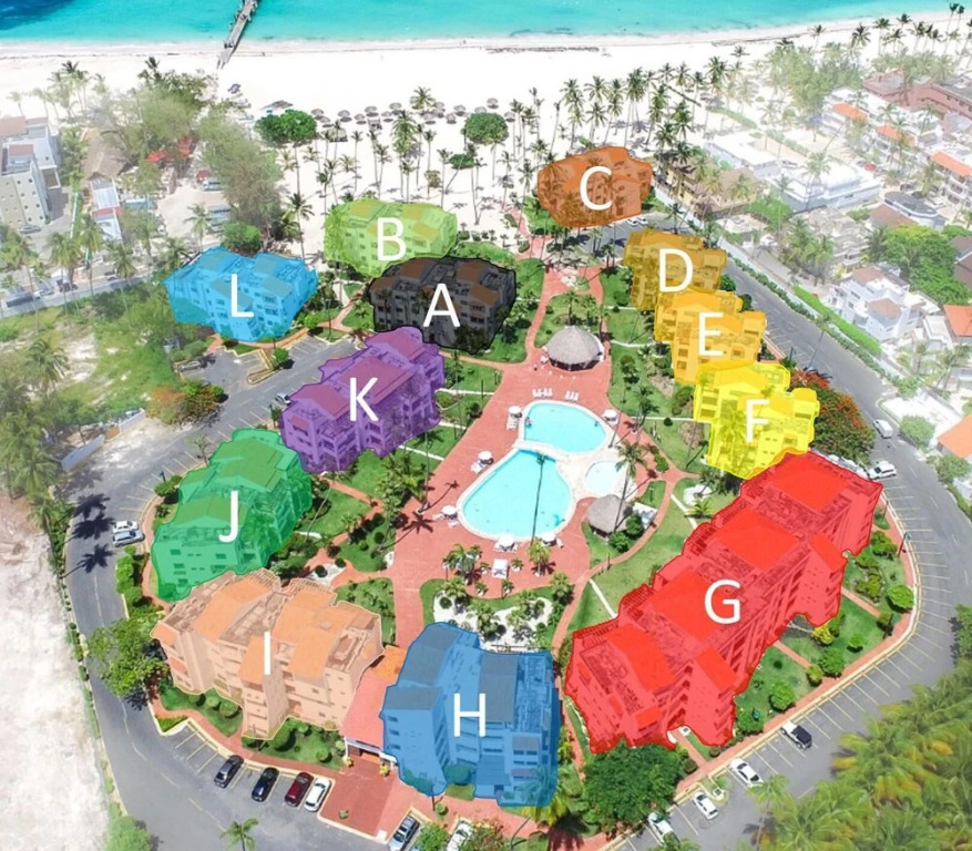 Exquisite Ocean and Pool View Apartment Next to the Beach