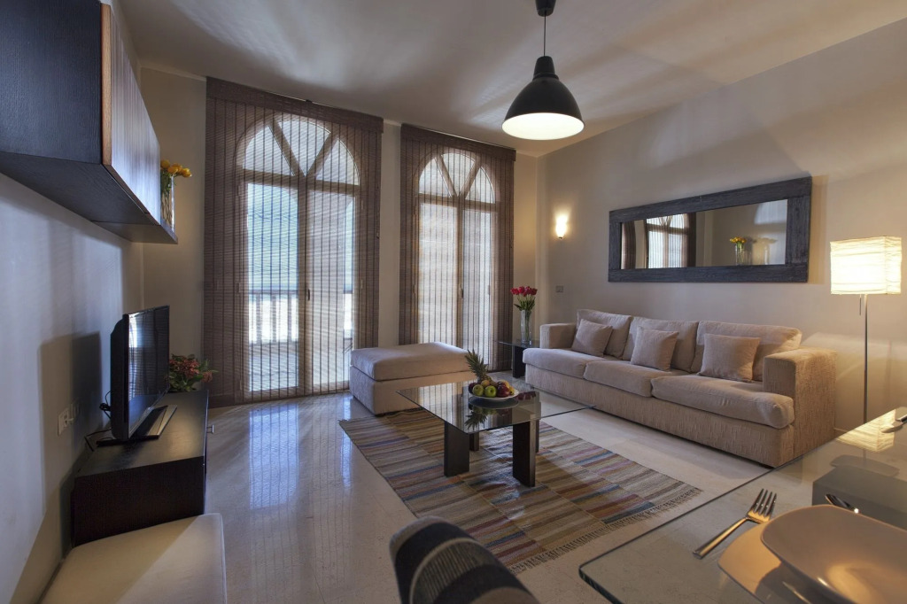 Azzurra Sahl Hasheesh