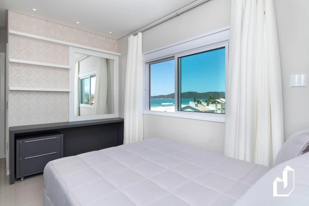 Apartamento Com Vista Para O Mar Com 02 Suítes