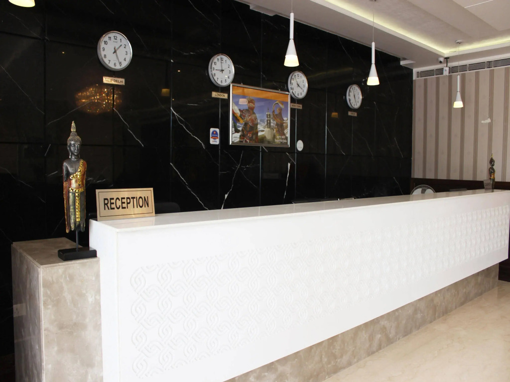 oyo premium TDI mall fatehabad road