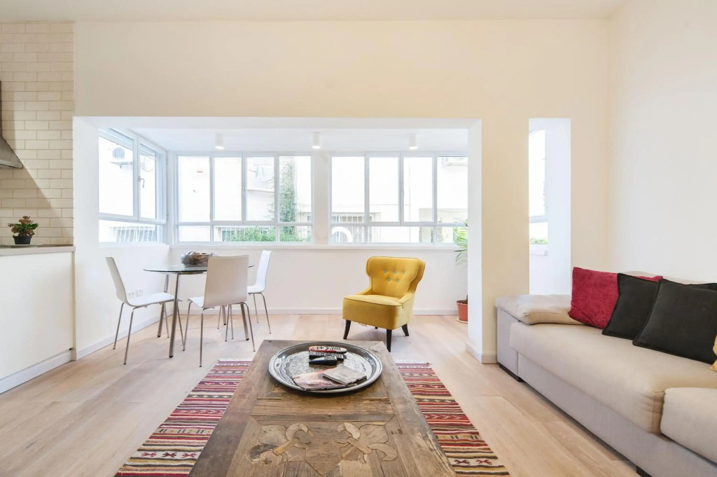 Bright 2 bedroom apartment in the heart of tel aviv by Sea N' Rent
