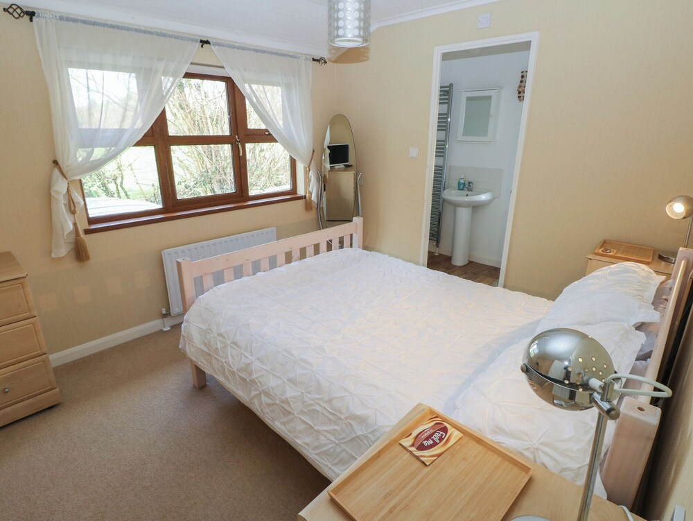 3 Riverside Lodge