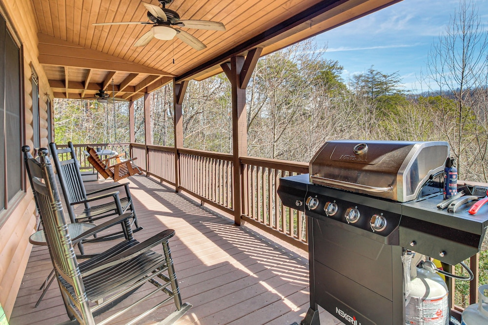 Hot Tub + Mtn Views: Peaceful Blue Ridge Retreat