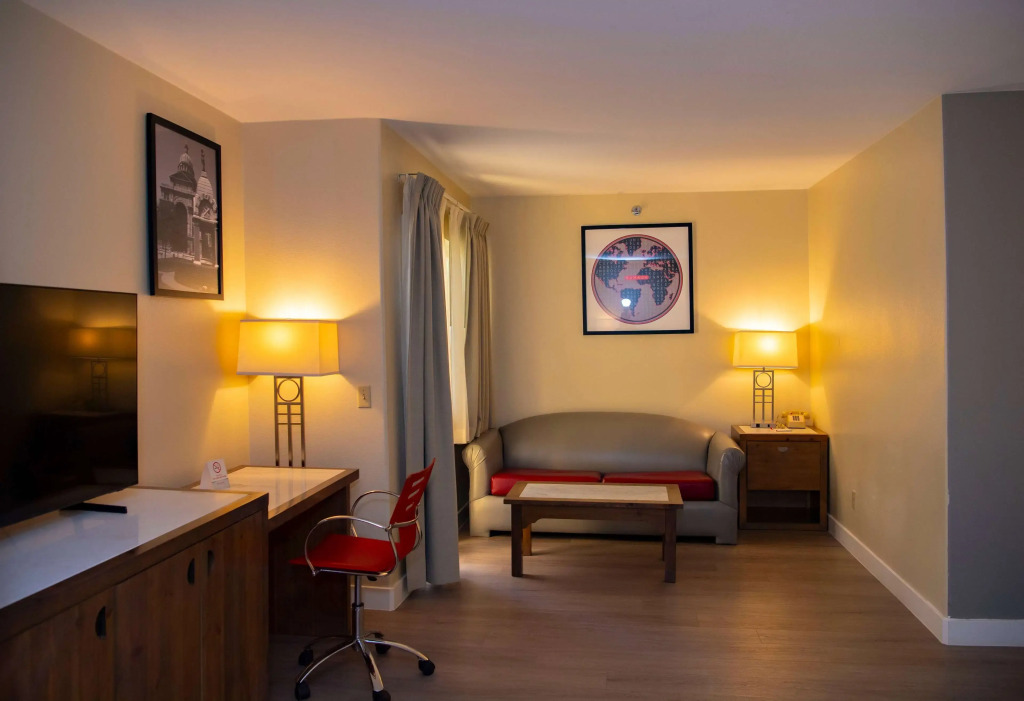 Ramada Plaza by Wyndham Garden Grove/Anaheim South