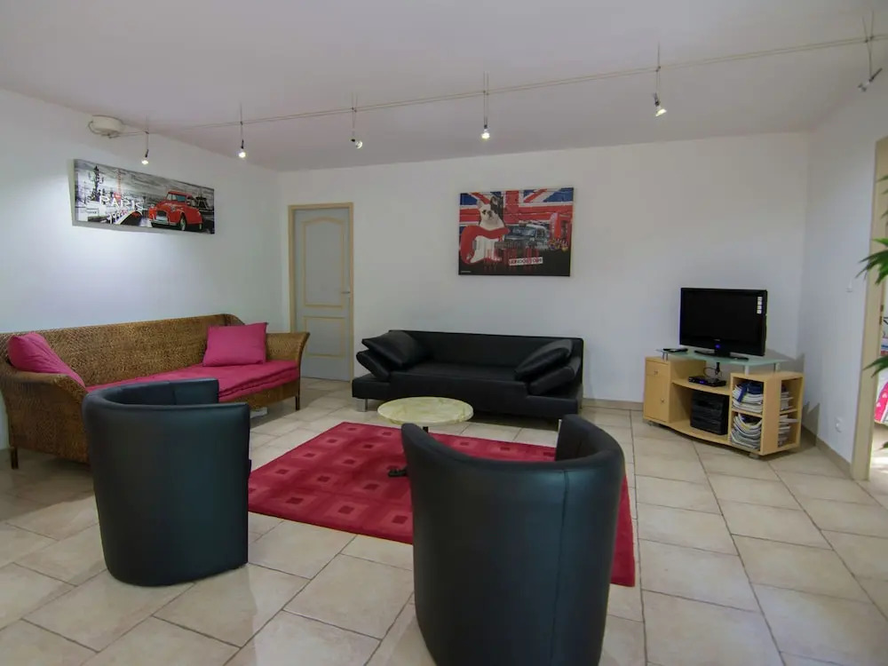 Villa in Lédenon with Private Pool