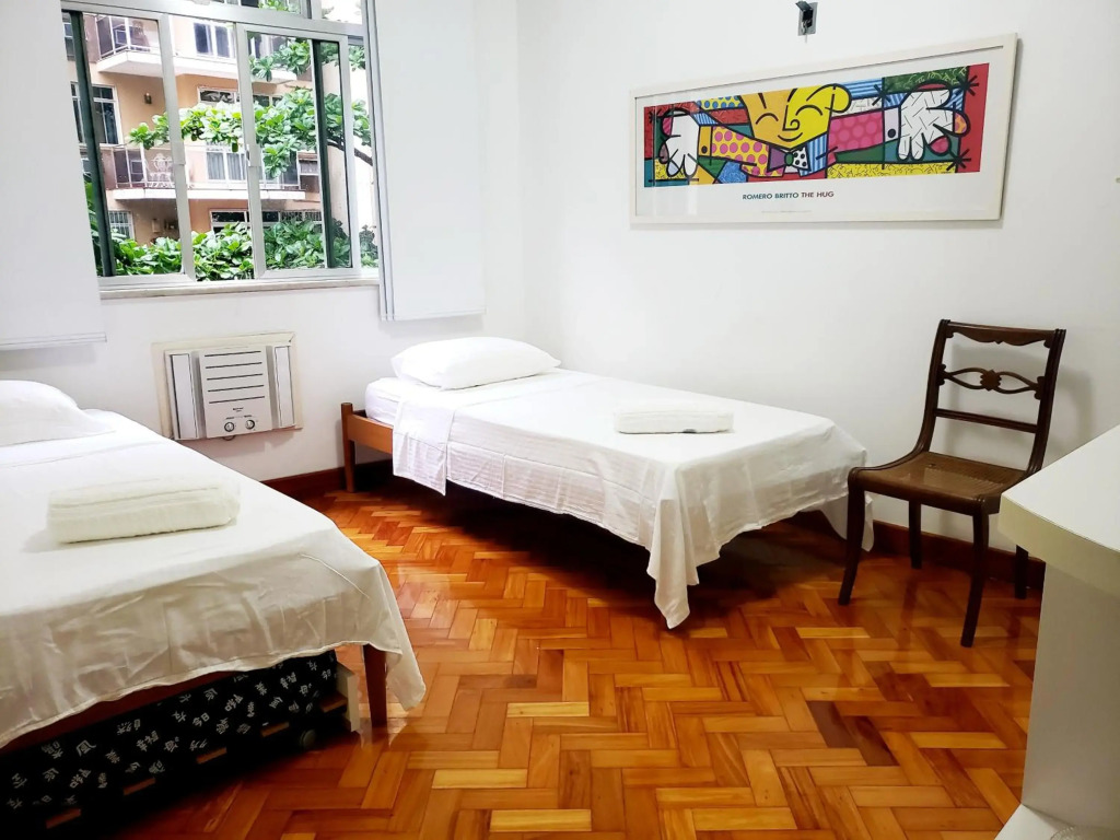 Apartamento COPACABANA REFORMADO - 400m da PRAIA, 2 QUARTOS, Portaria 24h, Wi-Fi, Ar condicionado, Cozinha Completa, Churrasqueira no prédio