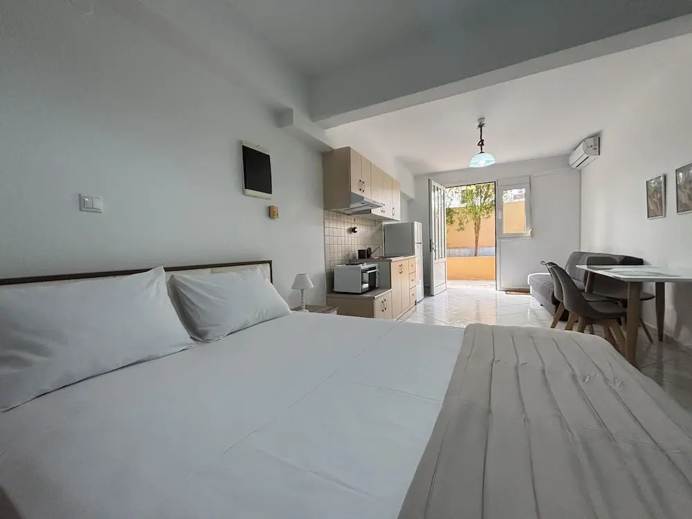 Happy Apartments