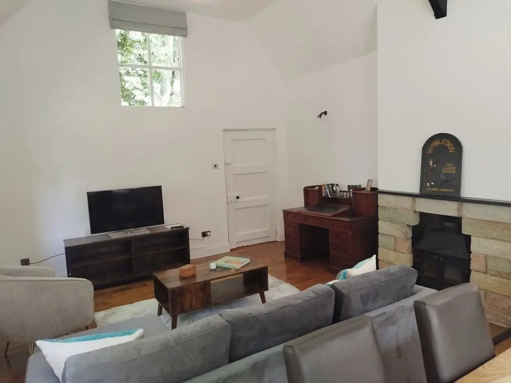 Old School House-2 Bedroom-sleeps 6-large Garden