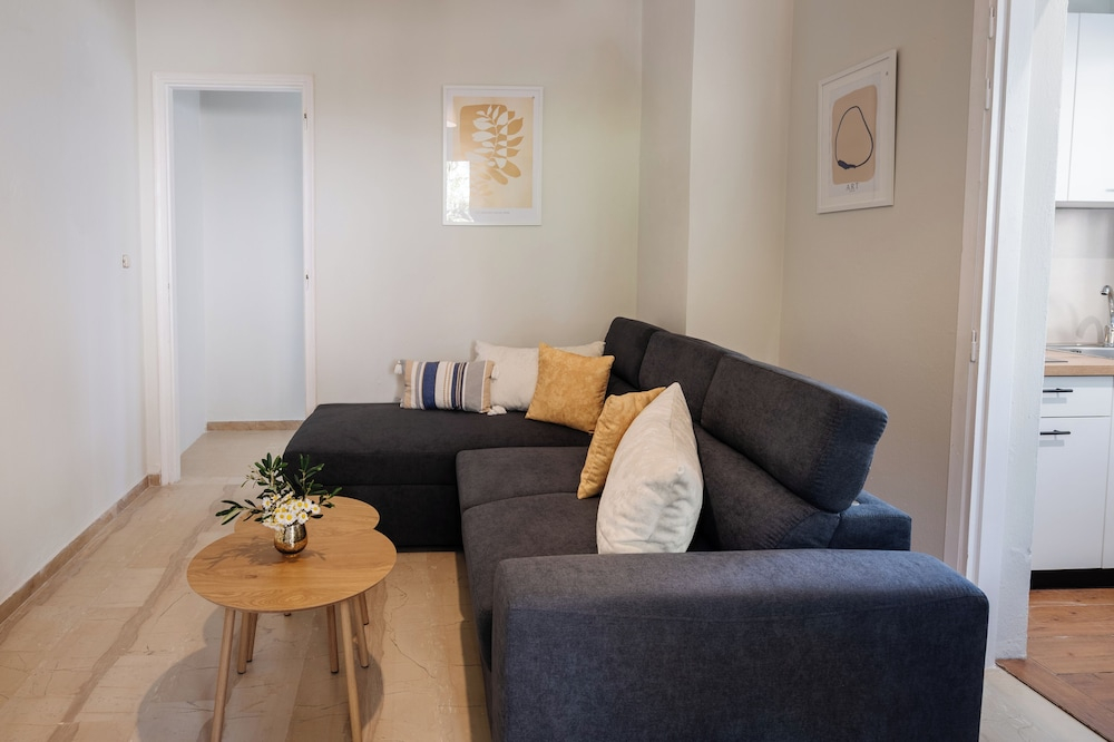 The 7 Trees Apartments by Konnect, Nisaki