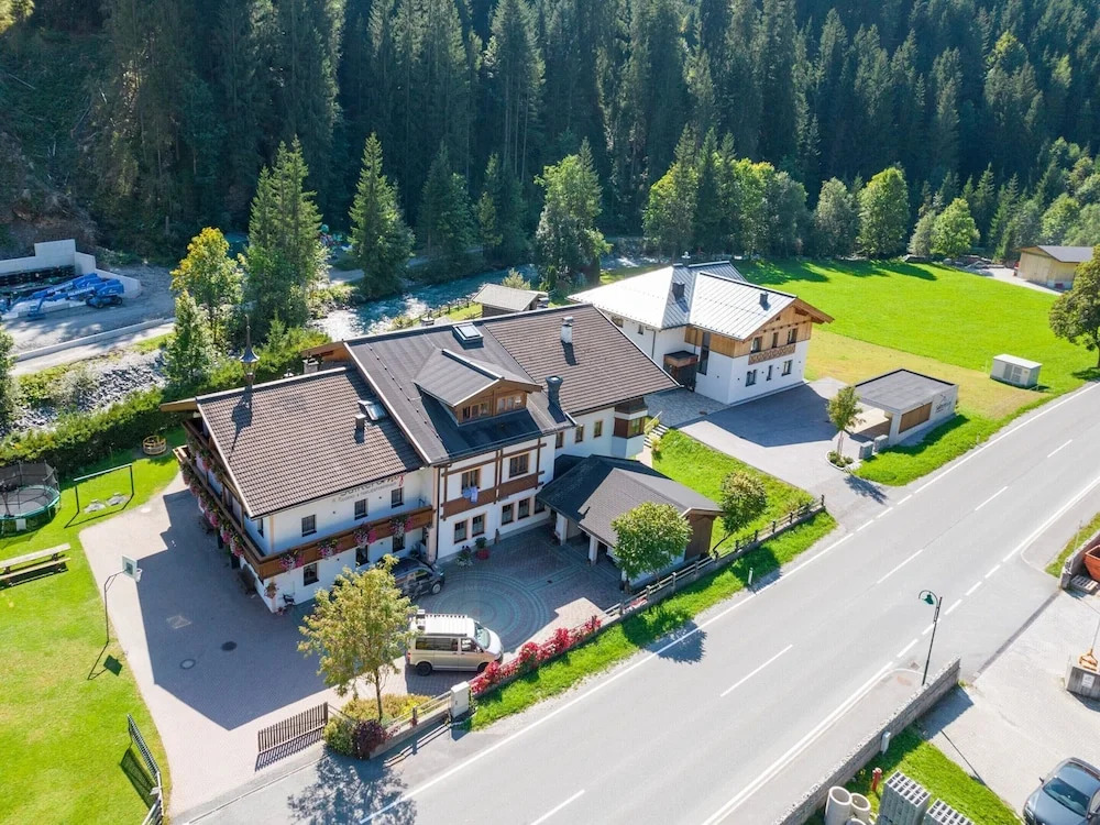 Chalet in Saalbach near Ski Lift and Sauna