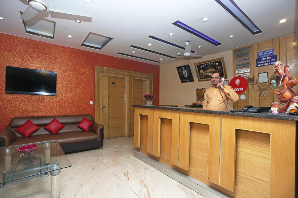 OYO 6096 Hotel Maharani Palace