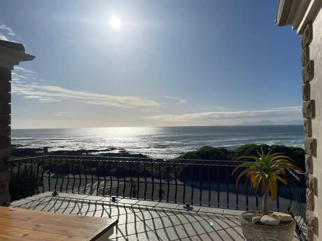 Ons C-Huis - Gansbaai Seafront Accommodation, back-up power