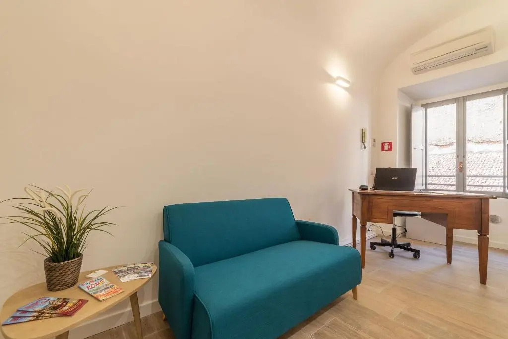 Roma Station House