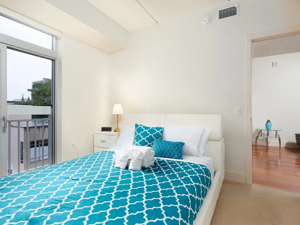 2 Bedroom Furnished Apartment Near Rittenhouse Apts by RedAwning
