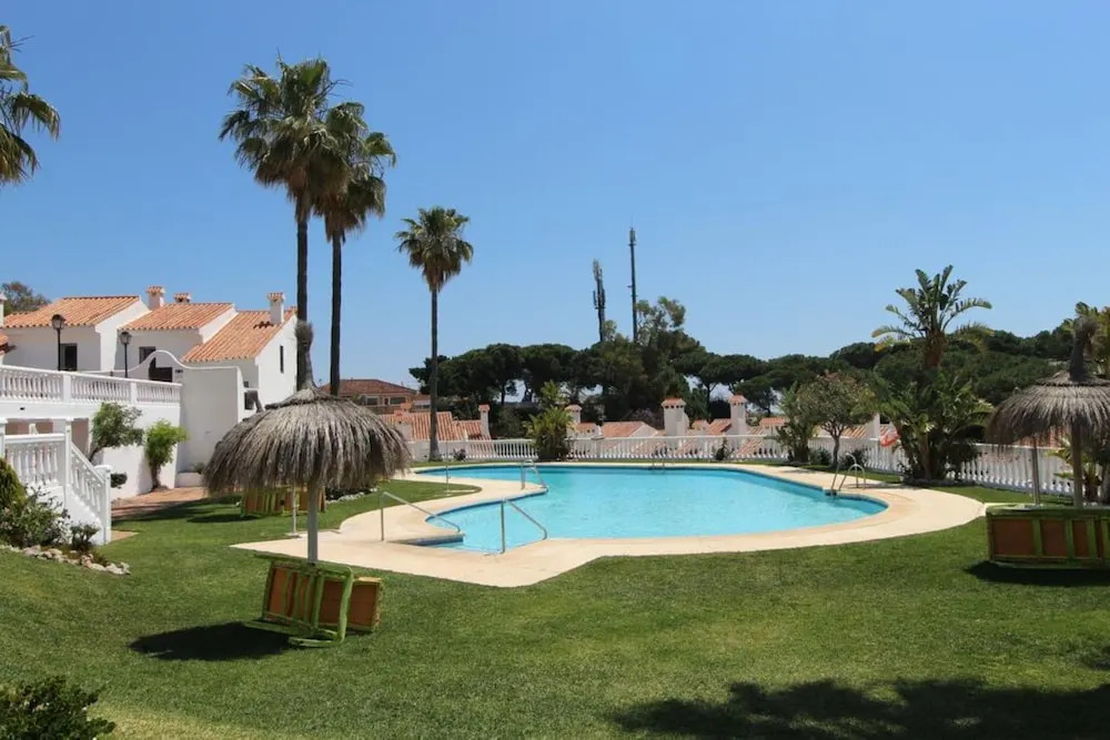 House - 2 Bedrooms with Pool and WiFi - 107850