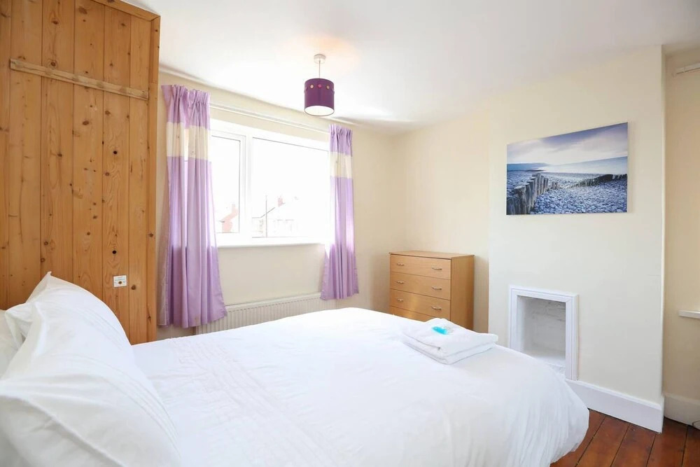 3/4 Bed House 2 Bathroom off Road Parking