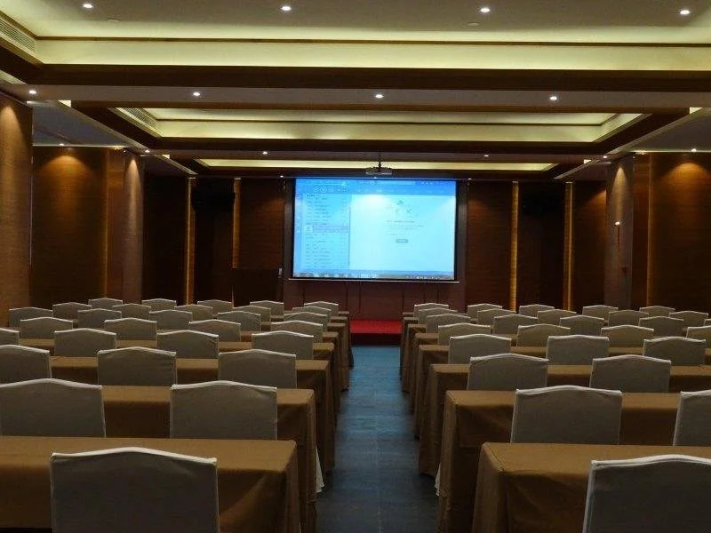 21° Holiday Hotel