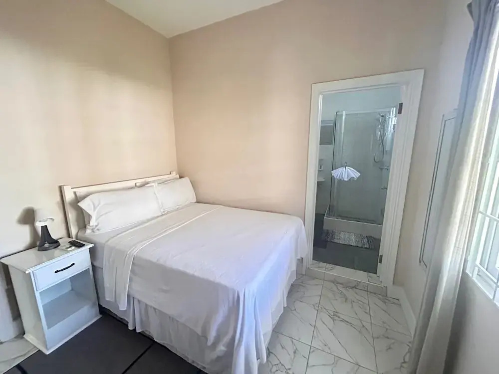 5 Bed Villa Sleeps 14 - Private Pool - Smart TVs