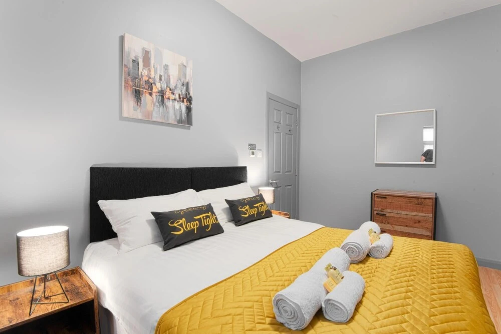 The Berwyn - Berwyn House - Central Wrexham - Sleeps Up to 7