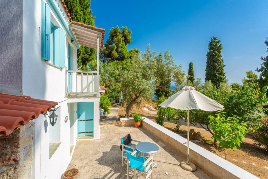 Michaels Cottage Large Private Pool Walk to Beach Sea Views A C - 2828