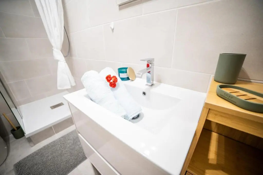 AMAZONE STUDIO CENTRE VILLE PORT 2MIN PLAGE WIFI Commerce