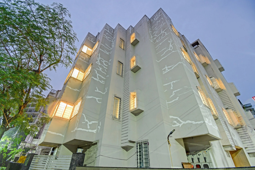 Super Townhouse Hotel All In One Near City Centre Salt Lake