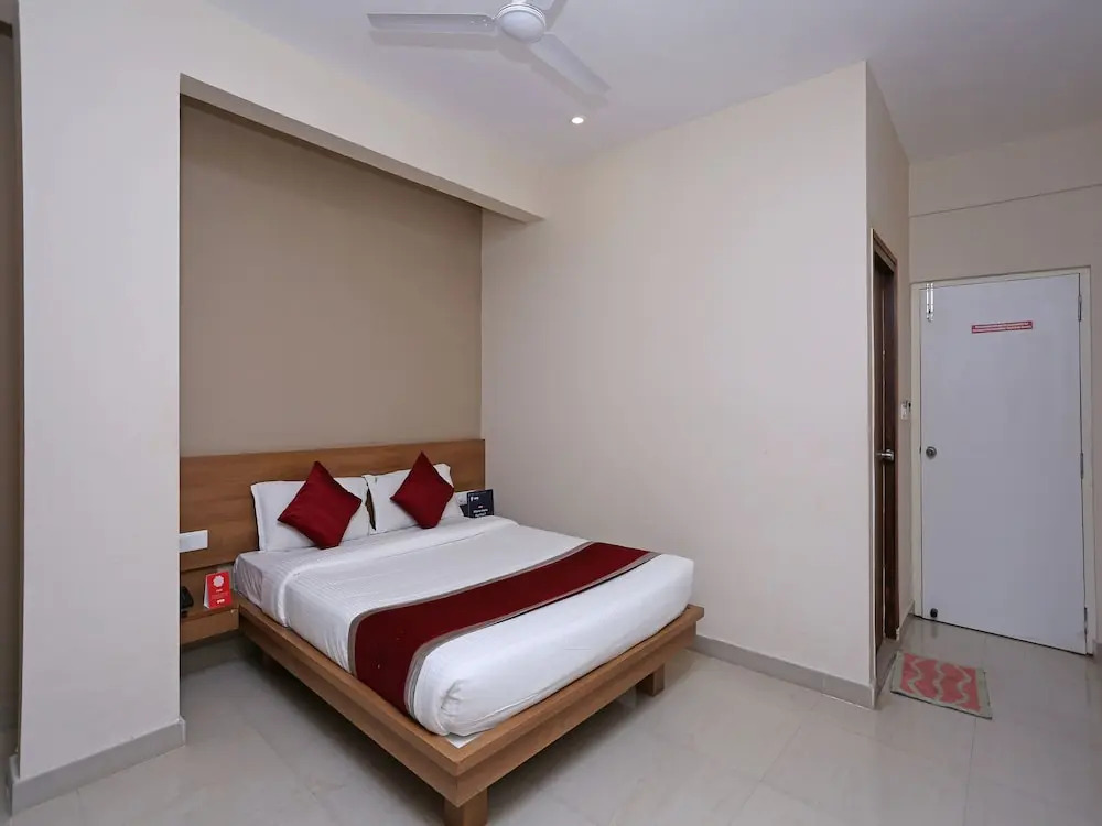 OYO 6447 Samasth Rooms And Suites