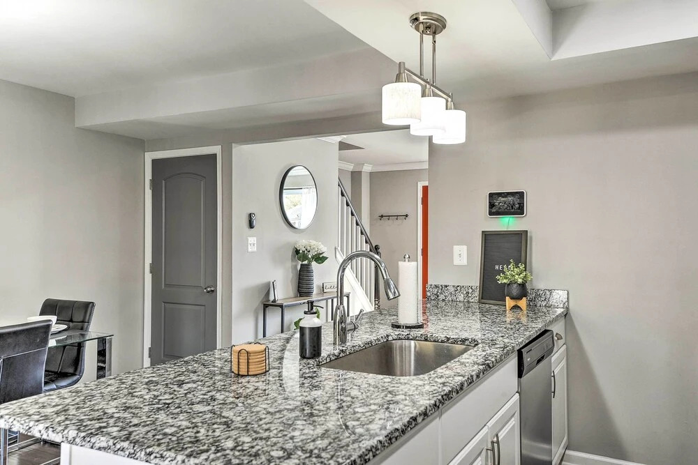 Chic Townhome w/ Deck: 6 Mi to Dtwn Baltimore